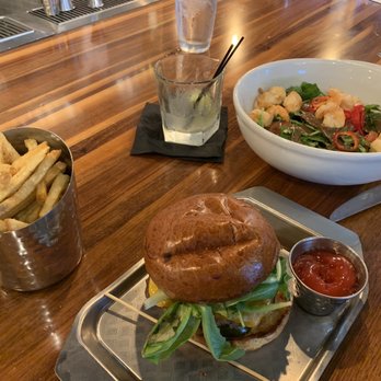 Inovasi - Burger and Shrimp Salad - New American Near Me - Lake Bluff, Illinois