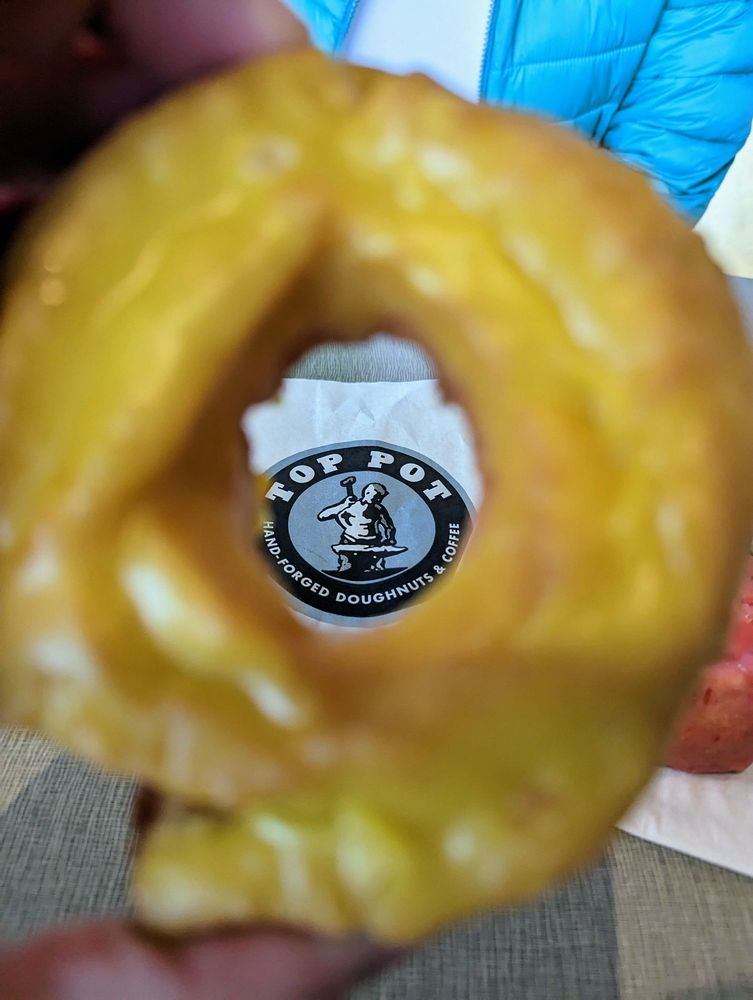 TOP POT DOUGHNUTS Updated May 2024 63 Photos & 97 Reviews 1416 NW