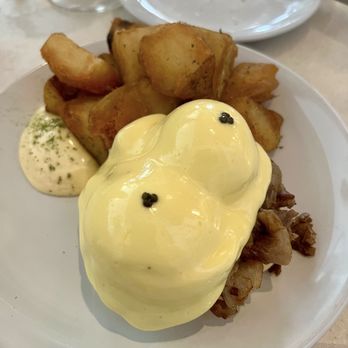 Cullum's Attaboy - Brisket Benedict - Breakfast & Brunch Near Me - San Antonio, Texas