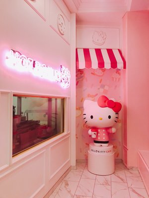 Hello Kitty Café by null