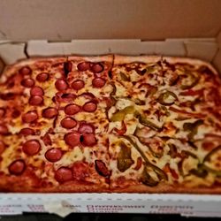 Wally's Cafe & Pizzeria - Wally's Cafe & Pizzeria 1/2 Sheet Pizza