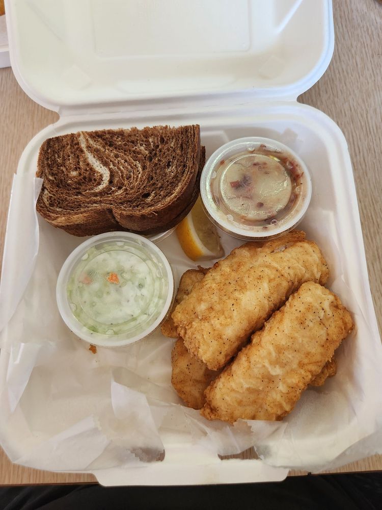 The Drinking Well Tavern & Grill Logo