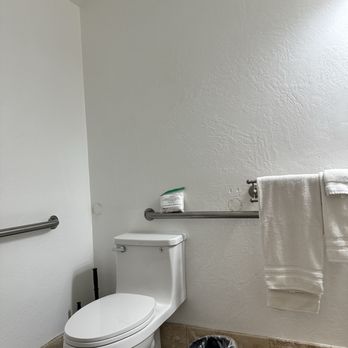 The Apple Tree Inn - Bathroom - Hotels Near Me - Julian, California The Apple Tree Inn - Bathroom - Hotels Near Me - Julian, California