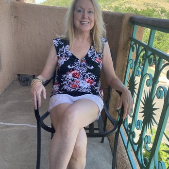 Table Mountain Inn - Yours truly on the balcony - Hotels Near Me - Golden, Colorado