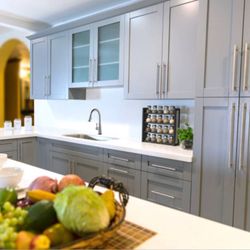 Selective Cabinets & Granite