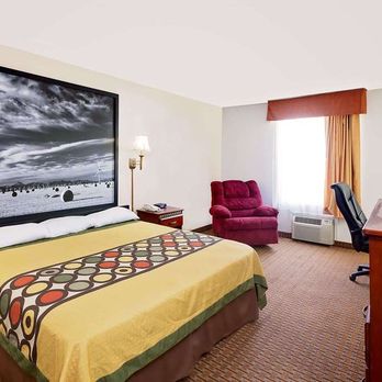 Super 8 by Wyndham Plainview - Guest room - Hotels Near Me - Plainview, Texas