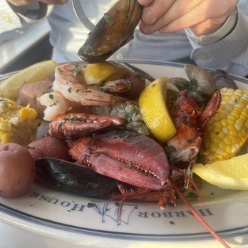 Harbor House by Bartolotta - New England Lobster Shrimp Clam Pot (Newport) - Seafood Near Me - Milwaukee, Wisconsin