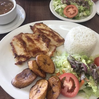 Molina Bakery - Grilled chicken with their salad - Bakeries Near Me - Sunrise, Florida