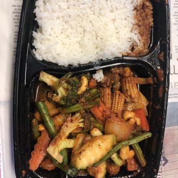 Blue Elephant - Vegetable Cashew Nut, lunch portion. - Thai Near Me - Bakersfield, California Blue Elephant - Vegetable Cashew Nut, lunch portion. - Thai Near Me - Bakersfield, California