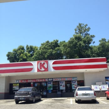 Circle K - cars parked in front of a gas station - Convenience Stores Near Me - Pensacola, Florida