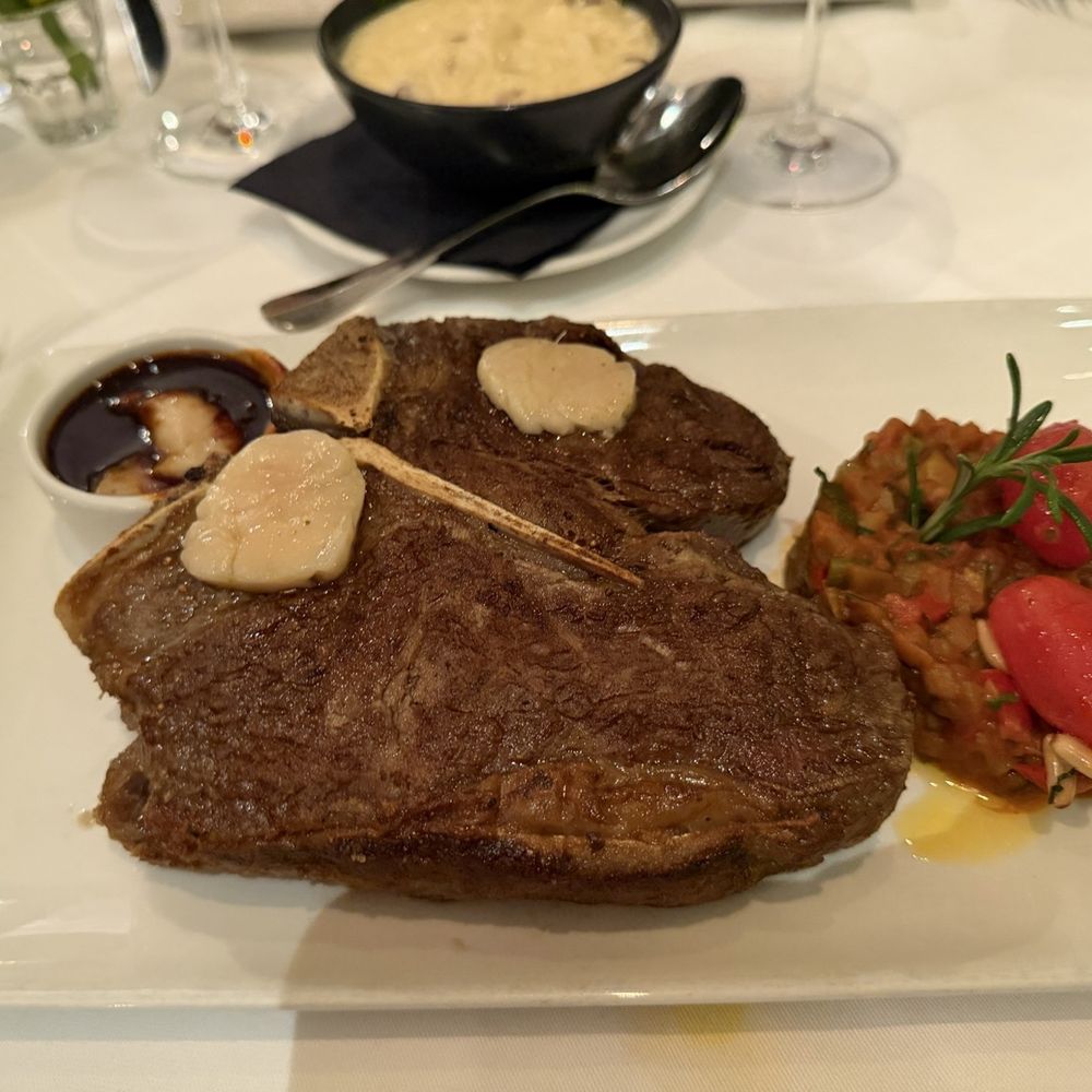 Restaurant Didi's Frieden - Beautiful T bone - Modern European Near Me - Zürich, ZH Restaurant Didi's Frieden - Beautiful T bone - Modern European Near Me - Zürich, ZH