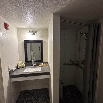 White Sands Hotel - Burnt light bulb, hides bathroom condition and poorly painted walls... - Hotels Near Me - Honolulu, Hawaii