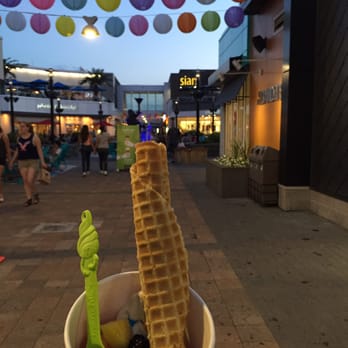Menchie's - Brossard - Menchies in Dix30 - Ice Cream & Frozen Yogurt Near Me - Brossard, Quebec