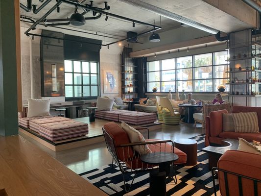 Moxy St. Petersburg Downtown by null