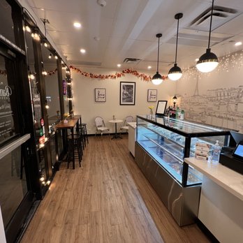 Banham’s Cheesecake - Inside the store - Desserts Near Me - Phoenix, Arizona