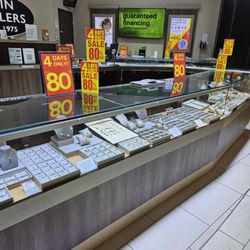 Kevin Jewelers - The display