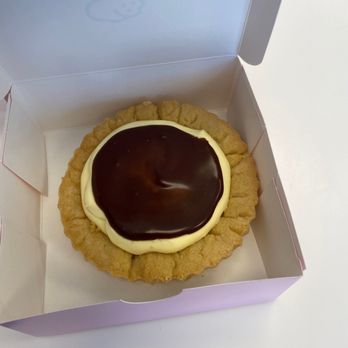 Crumbl - West County - Boston Crème Pie Cookie - Bakeries Near Me - Des Peres, Missouri