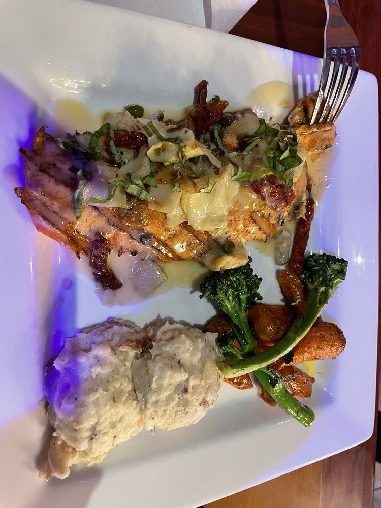 El Hefe Bar + Kitchen Logo