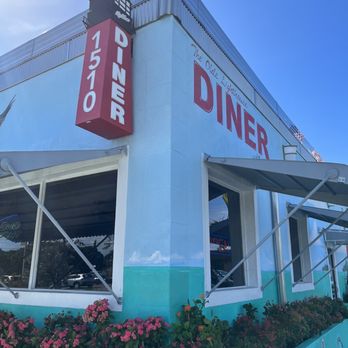 Lighthouse Diner - Outside - American Near Me - Jupiter, Florida
