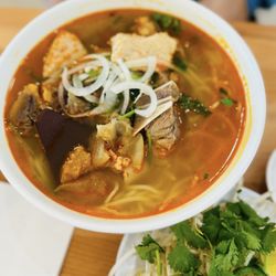 Pho Hoang - Bún bò Huế