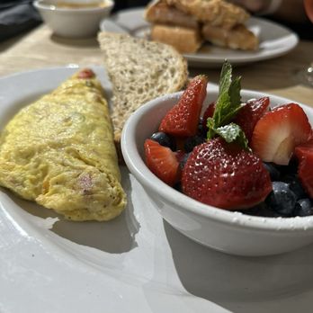 Green Eggs Cafe - Wild Western Omelet (fruit 10/10) - Breakfast & Brunch Near Me - Philadelphia, Pennsylvania Green Eggs Cafe - Wild Western Omelet (fruit 10/10) - Breakfast & Brunch Near Me - Philadelphia, Pennsylvania