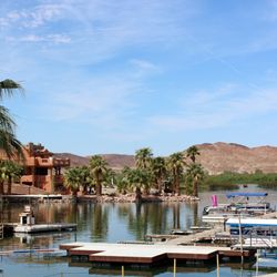 Fisher's Landing Resort - Outdoor covered patio overlooking the lagoon.