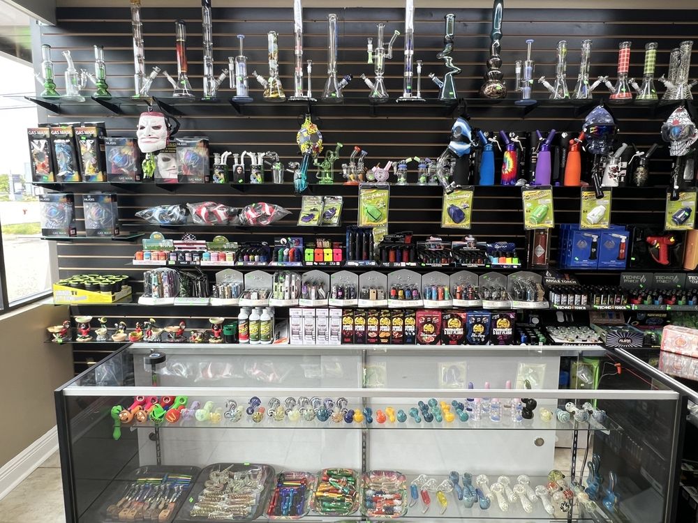 SMOKEEZ & VAPES Updated September 2024 9293 Hwy 49 S B, Gulfport
