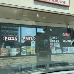 A Pizza House - Closed store at working hours with no sign