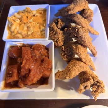 LYV Detroit - Wings with macaroni and cheese and sweet potatoes - Lounges Near Me - Detroit, Michigan