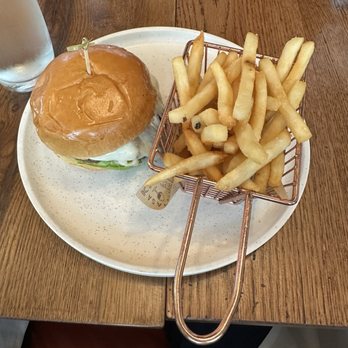 Novecento - Hamburguesa Clasica with fries - Argentine Near Me - Miami, Florida Novecento - Hamburguesa Clasica with fries - Argentine Near Me - Miami, Florida