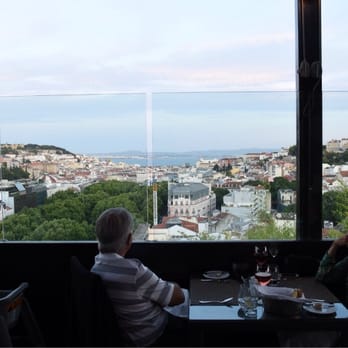Restaurante Terraço - The tables on the outdoor terrace have the best view, if you don't mind the breeze and the music from the nearby Sky Bar. - Portuguese Near Me - Lisbon, 11