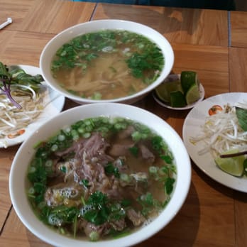 Pho 75 - Dark chicken meat at the top and number 9 with flank steak and brisket down below. Large size. - Vietnamese Near Me - Rockville, Maryland