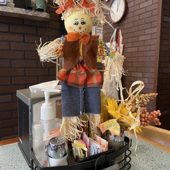 Red Brick Deli 2 - Fall table decor - Delis Near Me - Murphy, North Carolina