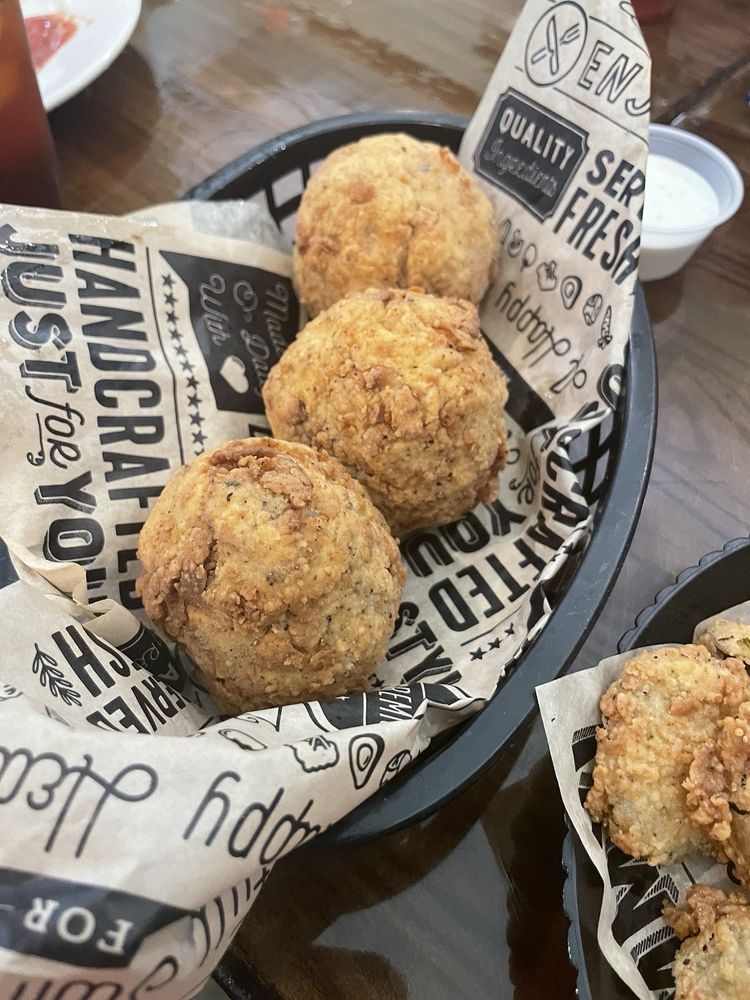 Calhoun's On The Green Logo