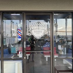 Exclusive Barbershop - The door