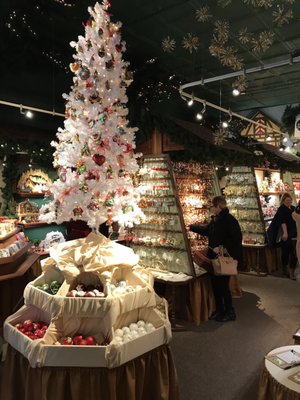 Käthe Wohlfahrt of America by null