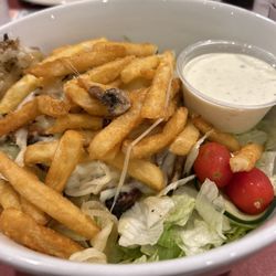 Mohan's Restaurant - Grilled Chicken Salad a la Universalsalad