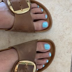 Vitamin Nails & spa - Basic gel pedicure