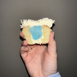CocoLuxe Fine Pastries - Blue gender reveal center