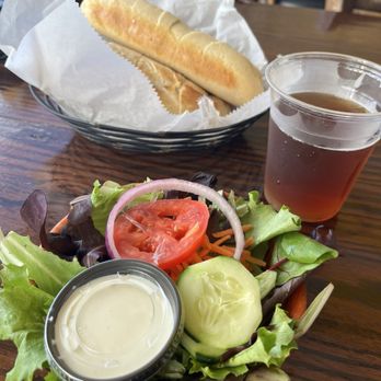 Island Fish - Nice dinner salad - Seafood Near Me - Marathon, Florida Island Fish - Nice dinner salad - Seafood Near Me - Marathon, Florida