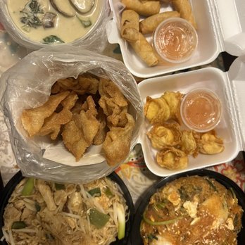 Krung Thep Thai Cuisine - Green Curry, Baby Egg Rolls, Crab Rangoon, Pad Thai, Sukiyaki - Thai Near Me - Chicago, Illinois Krung Thep Thai Cuisine - Green Curry, Baby Egg Rolls, Crab Rangoon, Pad Thai, Sukiyaki - Thai Near Me - Chicago, Illinois