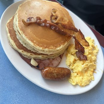 Broadway Diner - Pancakes - Diners Near Me - Baltimore, Maryland