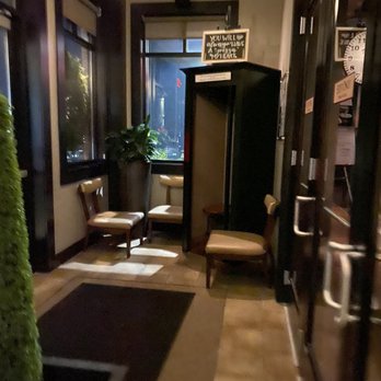Carbone's Prime - Atmosphere - Steakhouses Near Me - Rocky Hill, Connecticut