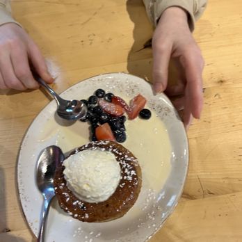 Kitchen Social - Brown butter cake - Cocktail Bars Near Me - Beachwood, Ohio