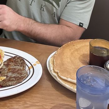 Jake's Diner - American Near Me - Bend, Oregon