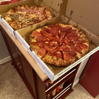 Uncle John's Pizza - Medium size pizzas - Pizza Near Me - Grand Prairie, Texas