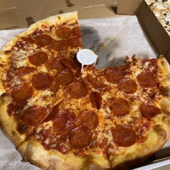 Brooklyn Pizza - 14" pepperoni pizza - Pizza Near Me - Seminole, Florida Brooklyn Pizza - 14" pepperoni pizza - Pizza Near Me - Seminole, Florida