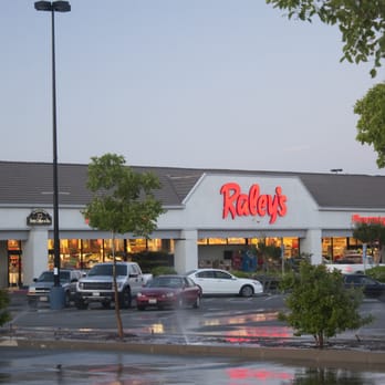 Raley's - Raley's storefront. - Grocery Near Me - Red Bluff, California
