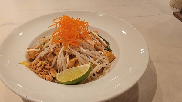Naree Thai by null