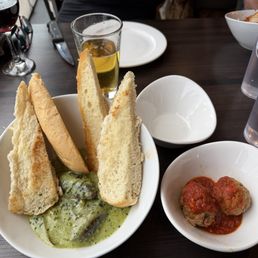 Green lip mussels.. and sad meatballs Green lip mussels.. and sad meatballs
